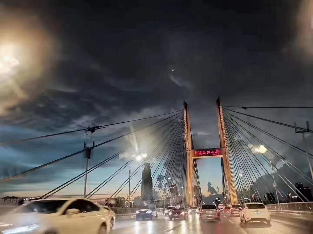  巴黎圣日耳曼客场遇雨战，一球小胜克莱蒙  