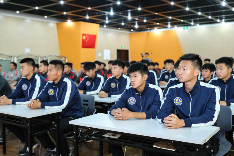  曼城1-1平利物浦，争冠悬念延续  
